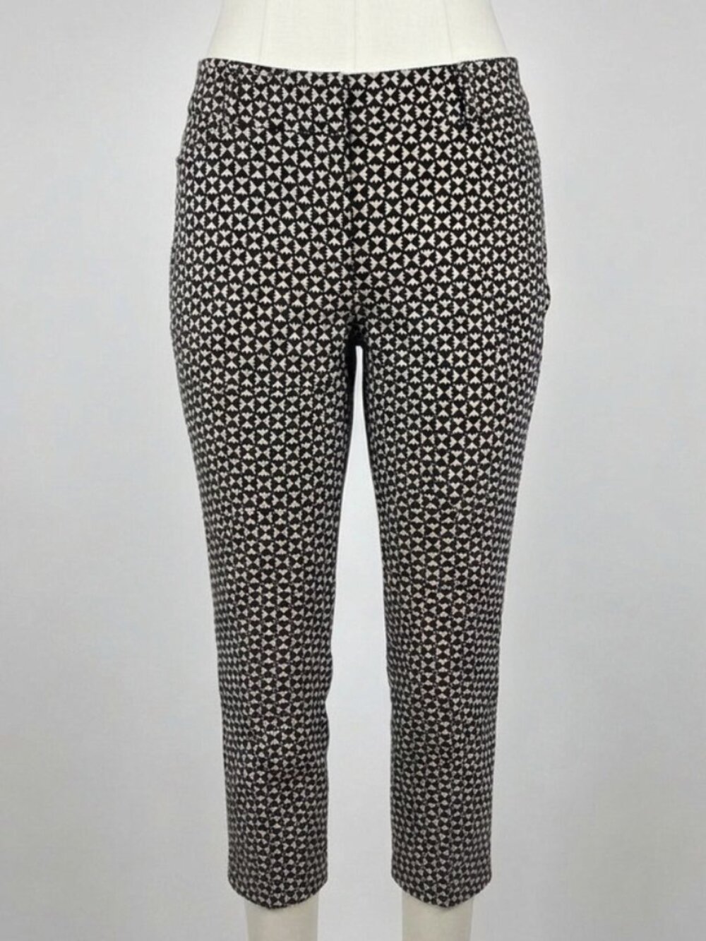 Liz Claiborne Stretch Capri Black & White Geometric Print 14 Pockets